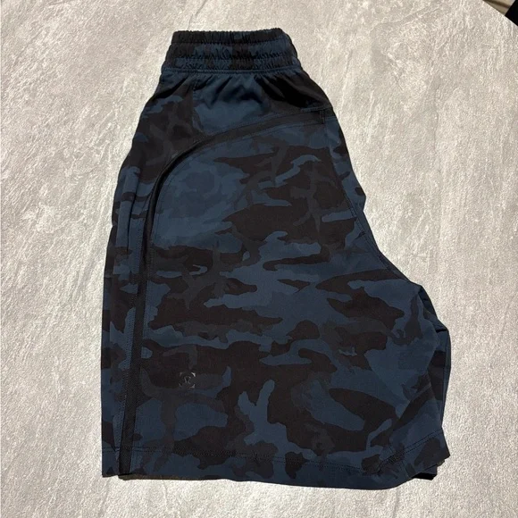 Lululemon Athletica Black and Blue Camo Athletic Shorts - Picture 3 of 4